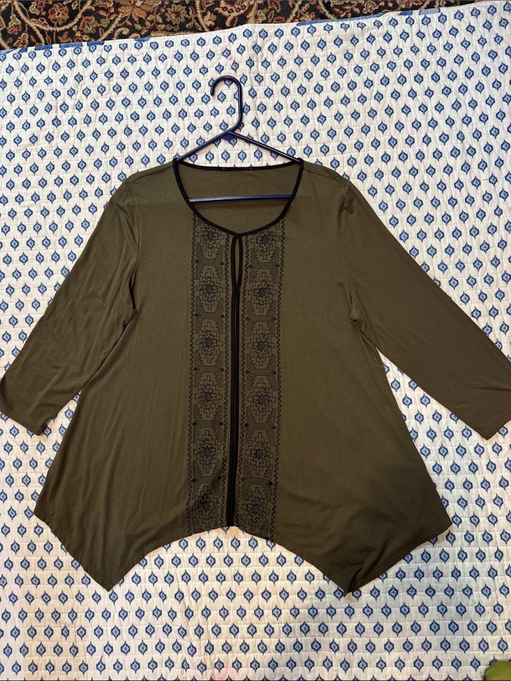 Women's Olive Green Embroidered Shark bite Top L no brand